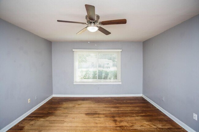 Building Photo - Available Now or for Summer 2025 PreLease!