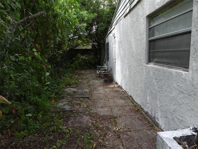 Building Photo - 4601 SW 12th Ct