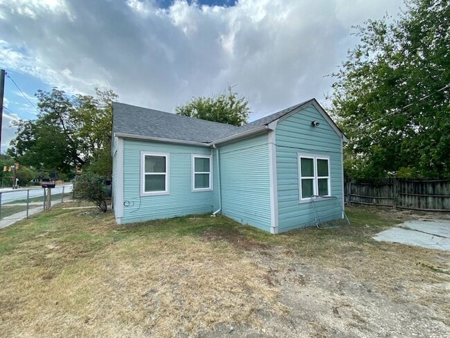 Building Photo - Highland Park adorable 2bd/1ba home AVAILABLE NOW!