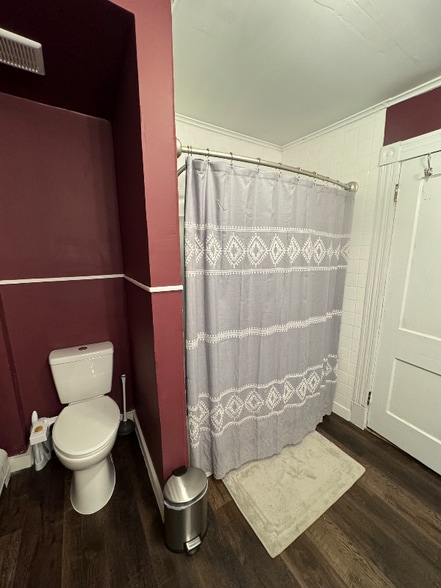 Building Photo - 124 W Broadway