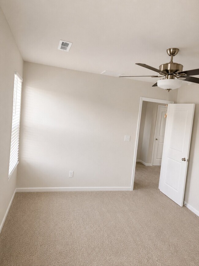 Building Photo - 144 Hornet Dr