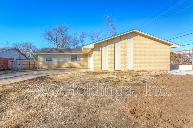 Building Photo - 1316 N Fern Ave