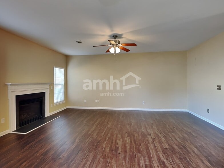 Building Photo - 124 Barrington Dr