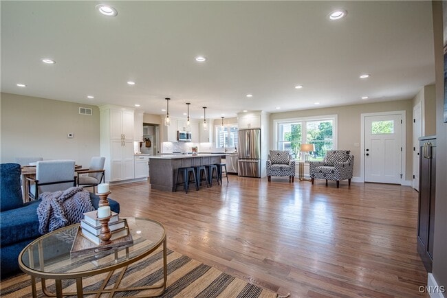 Building Photo - 6251 Meadow Dr