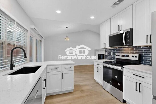 Building Photo - MOVE IN READY  Completely Refreshed Euless...