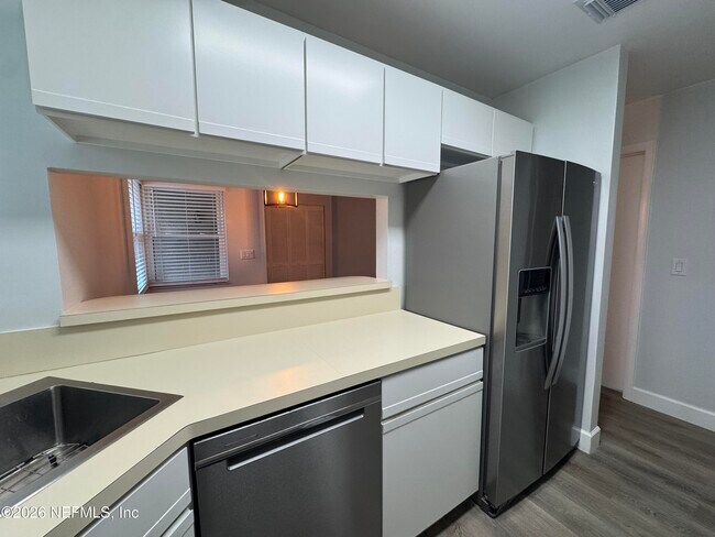 Building Photo - 8428 Long Meadow Cir N