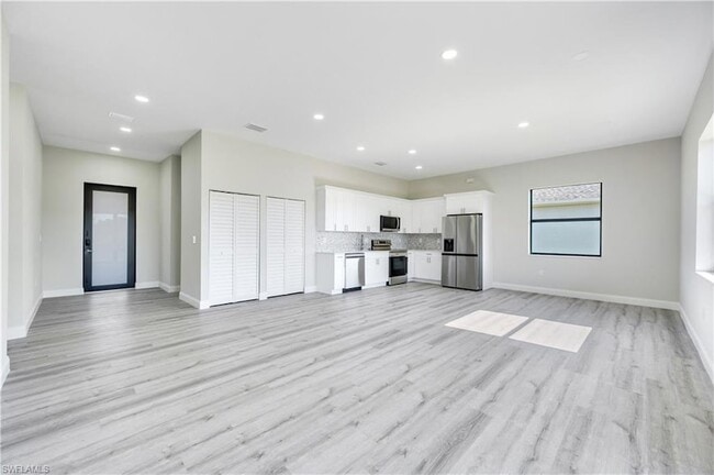 Building Photo - 1132 Cummings St E