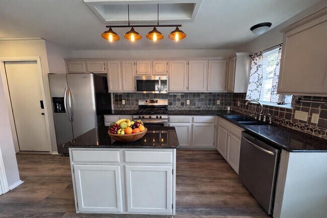 Building Photo - 9313 Sanford Dr