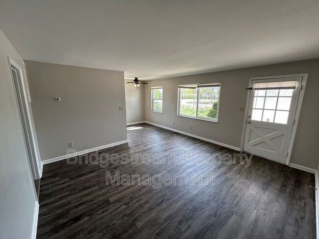 Building Photo - 92 W Franklin St