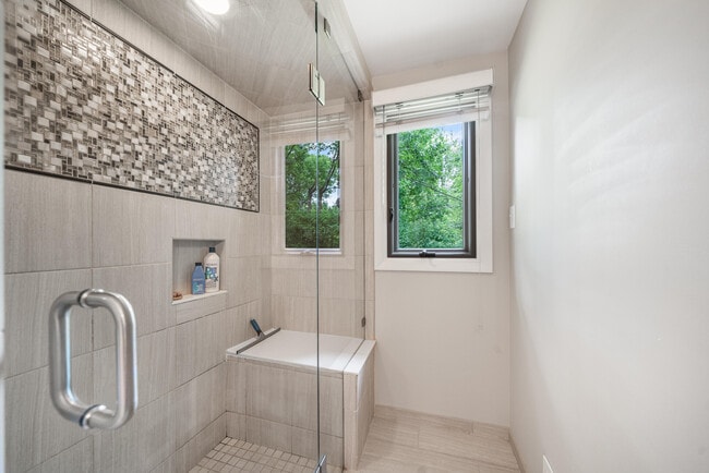 Building Photo - 4552 Wagon Wheel Dr