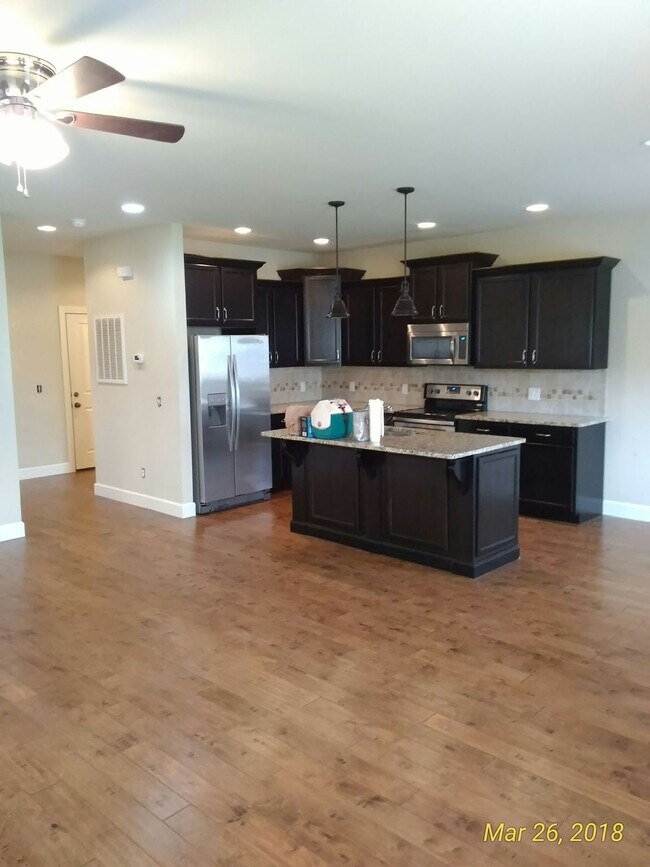 Building Photo - 3 Bedroom 2.5 Bath Townhome with Garage for Rent in Cooper Sq Neighborhood