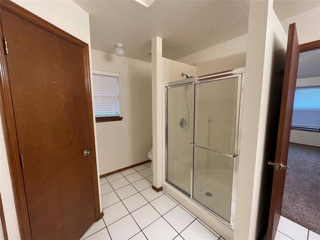 Building Photo - 621 Gyrfalcon Dr