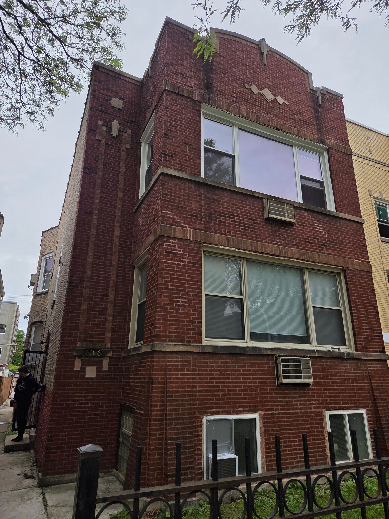 Building Photo - 6106 N Washtenaw Ave