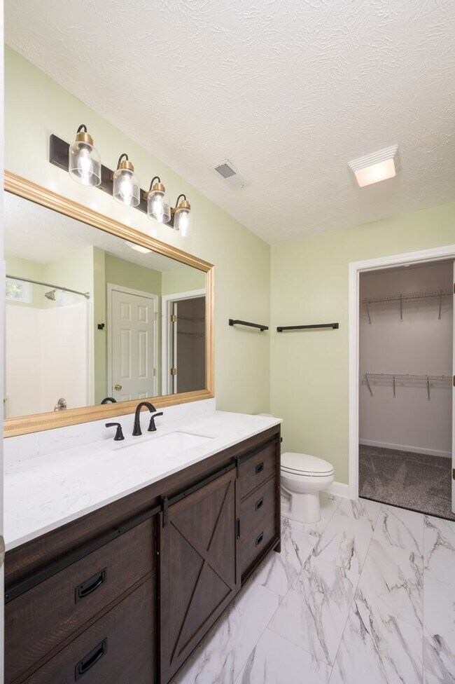 Building Photo - **BE THE LUCKY ONE TO LIVE IN THIS UPDATED NASHVILLE/ BELLEVUE HOME**