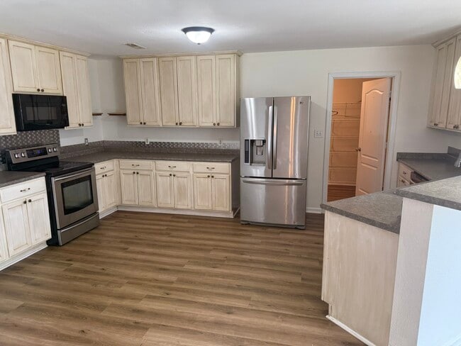 Building Photo - 203 Millbury Ct