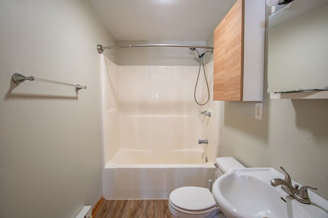 Building Photo - 315 W Railroad St