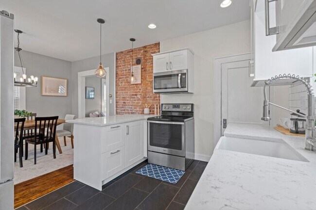 Building Photo - 1511 Hamlet St