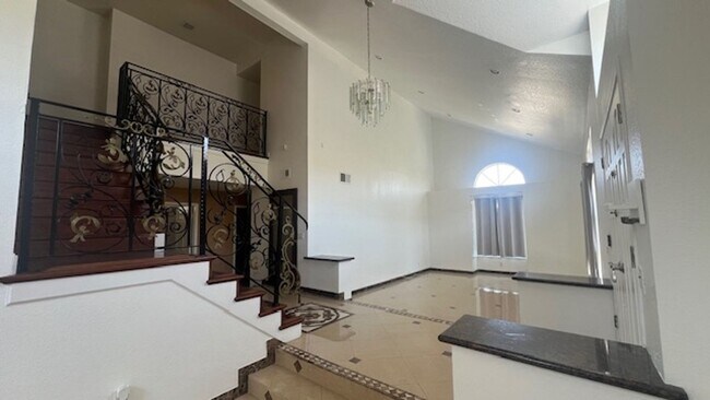 Building Photo - Elegant House in Playa Del ray