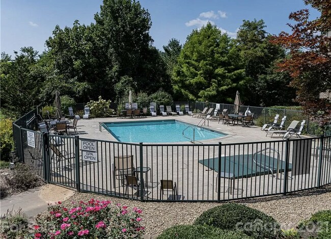 Building Photo - Asheville Furnished Rental!- Beaucatcher H...