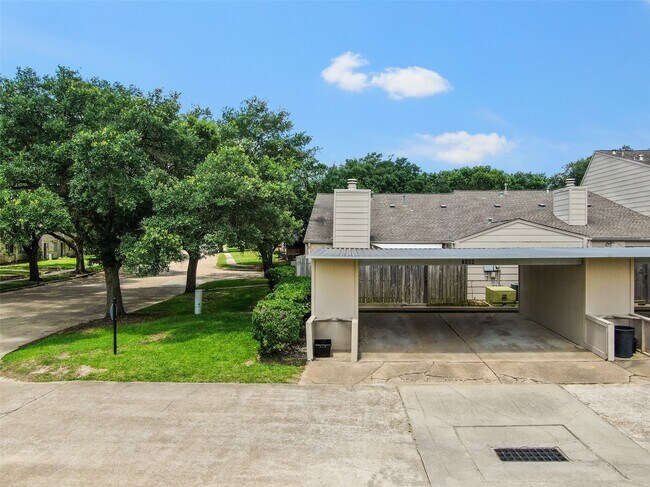 Building Photo - 6602 Montauk Dr