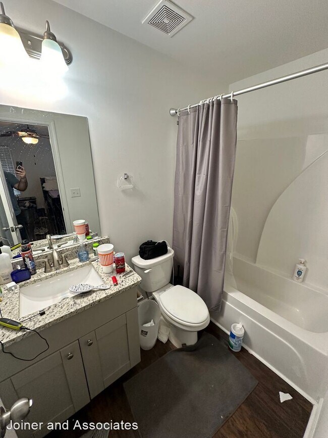 Building Photo - 5 br, 6 bath House - 130 Pearl St.