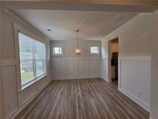 Building Photo - 7875 Tiberon Pkwy