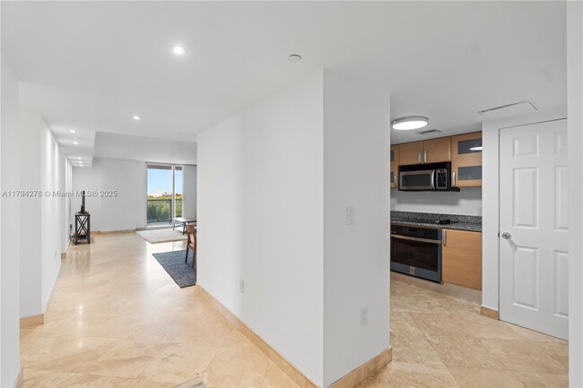 Building Photo - 2101 Brickell Ave