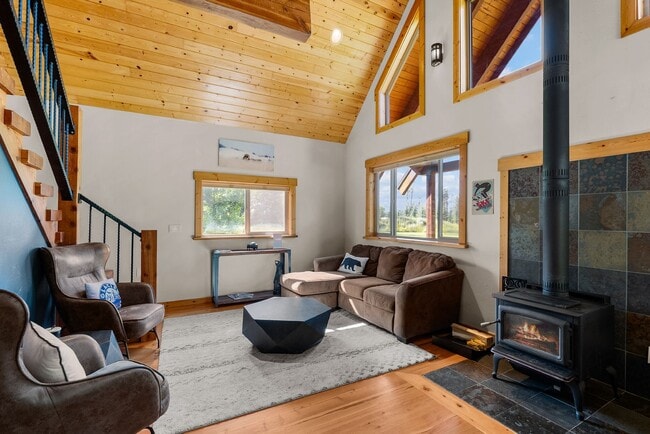 Building Photo - Luxury A-Frame Cabin in Columbia Falls — N...