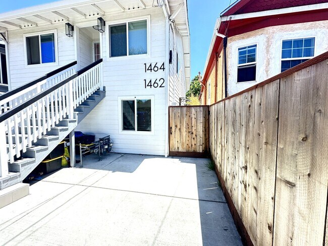 Building Photo - 1464 55th Ave