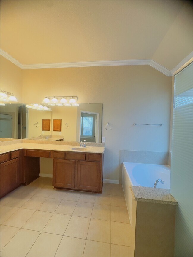 Building Photo - 26327 Cedar Pine Dr