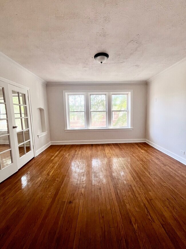 Building Photo - 1154 N Lawndale Ave