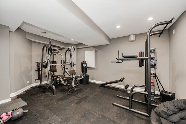 Building Photo - 1315 Chapman Dr