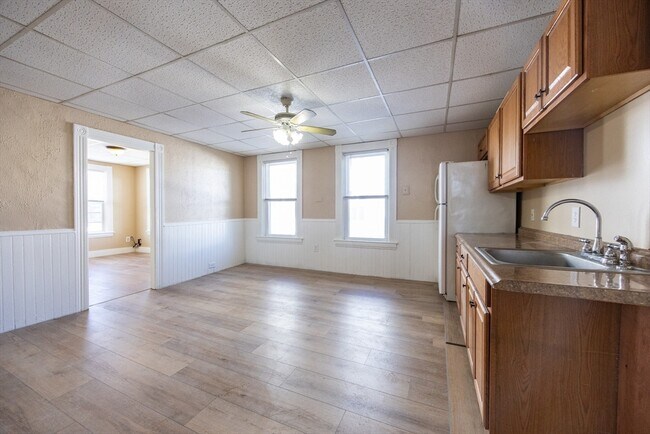 Building Photo - 28 Richmond St