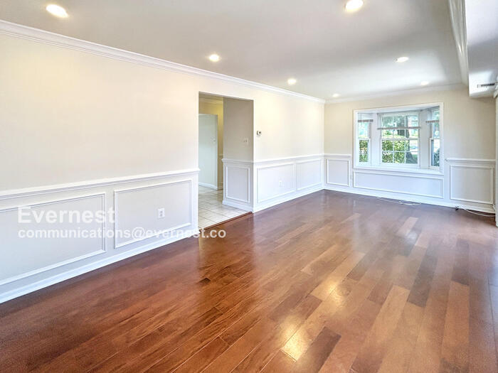 Building Photo - 1382 Ironwood St