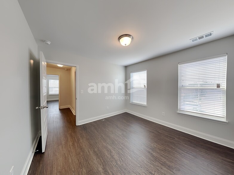 Building Photo - 5327 Tupelo St