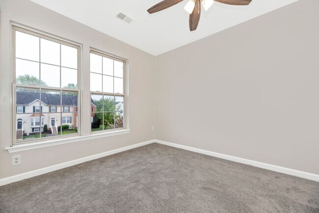 Building Photo - Beautifully Renovated Townhome in Walnut Ridge