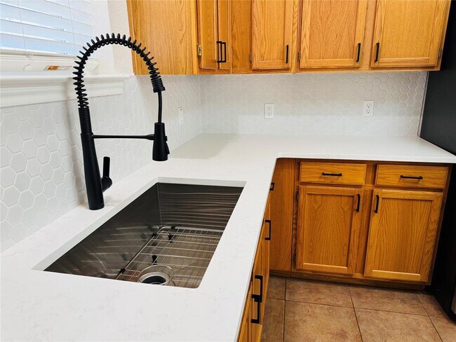 Building Photo - 407 Bent Wood Dr