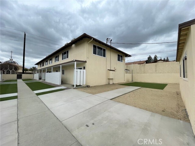 Building Photo - 880 N Campus Ave
