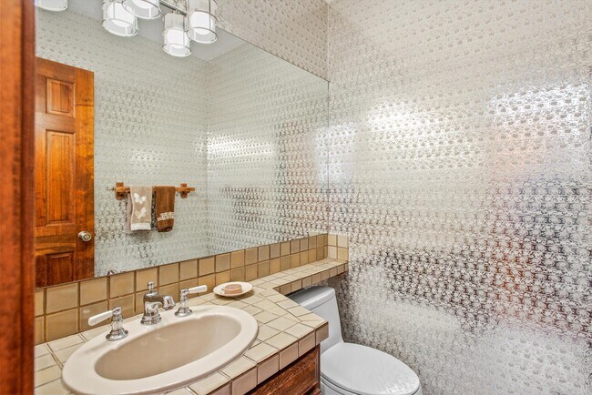 Building Photo - 2055 Faraway Rd