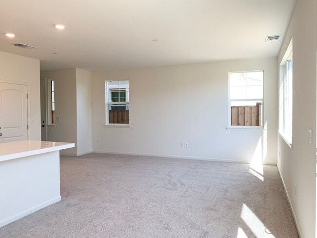 Building Photo - 2025 Built 3/2.5 in Hollister