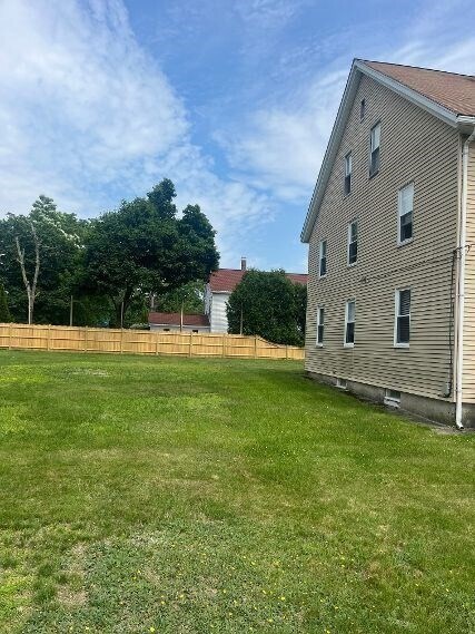 Building Photo - 27 Meade St