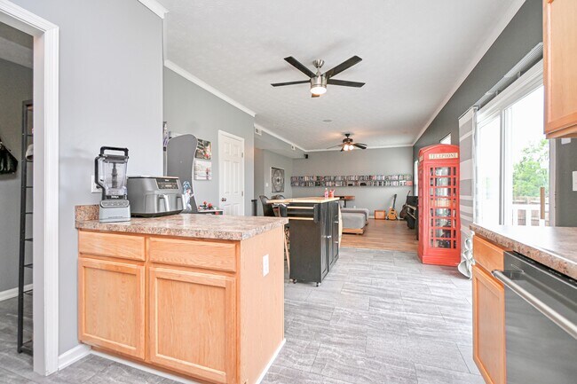 Building Photo - 5469 Fairford Ct