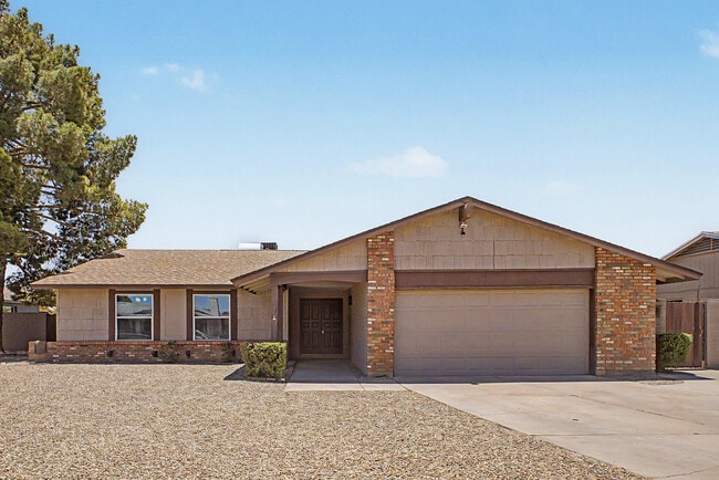 Building Photo - 3223 E Emerald Cir