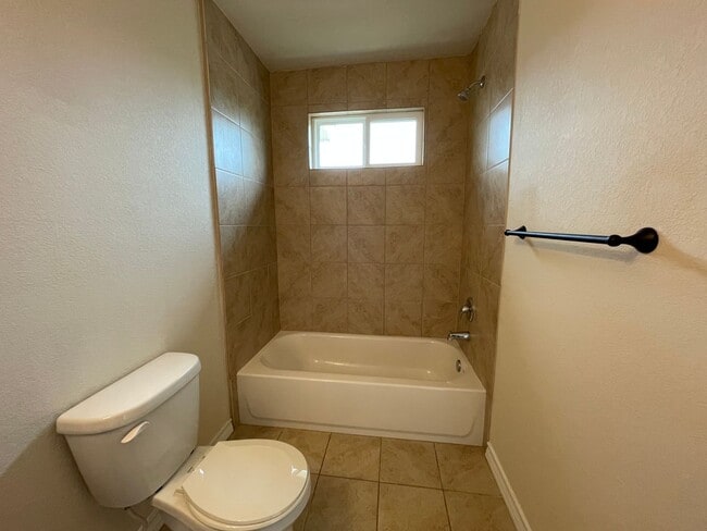 Building Photo - Town home for rent