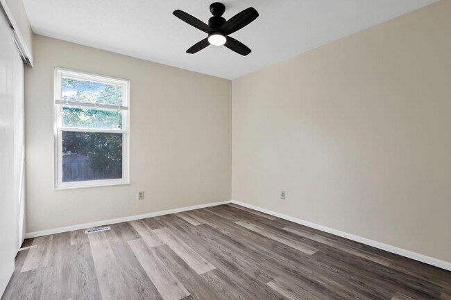 Building Photo - 5541 Mid Day Dr