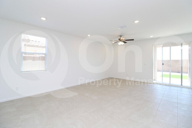 Building Photo - 4715 E Danta St