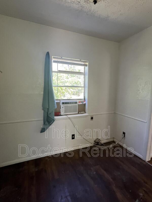 Building Photo - 717 S Hope Ave