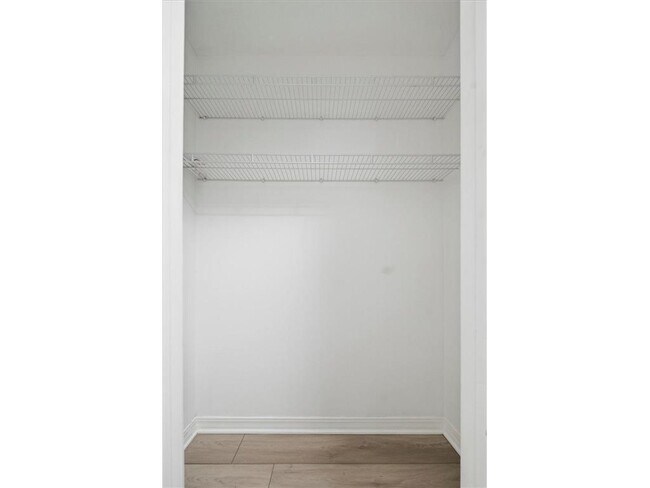 Building Photo - 821 Douglas Ave