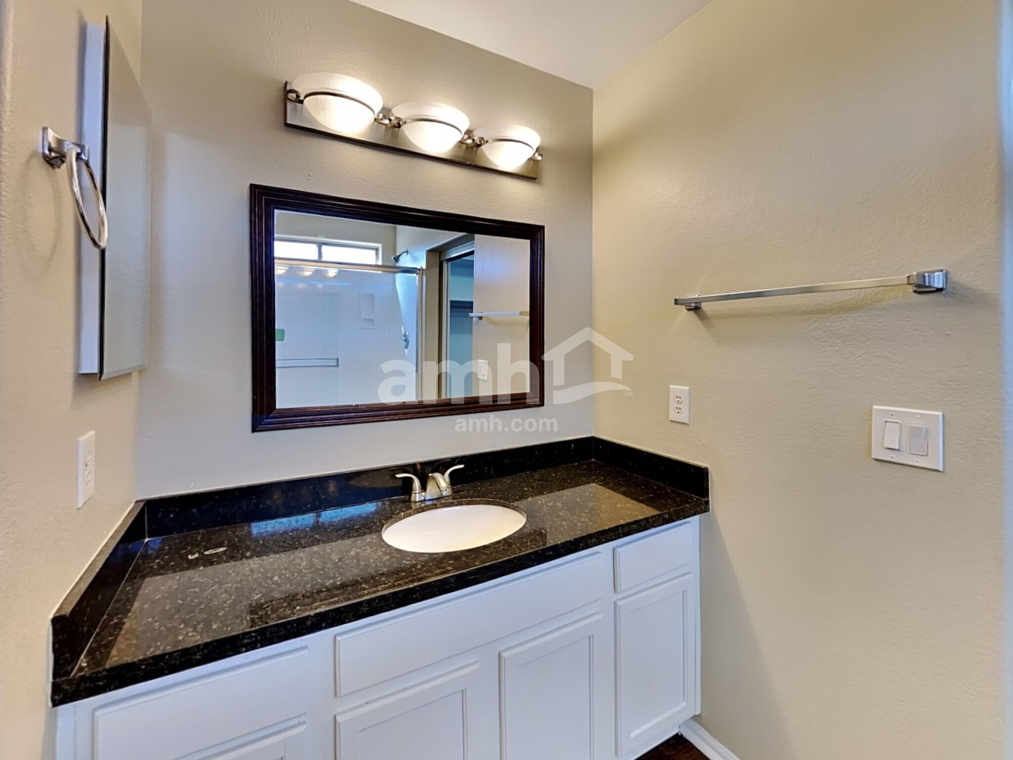 Building Photo - 16632 W Belleview St