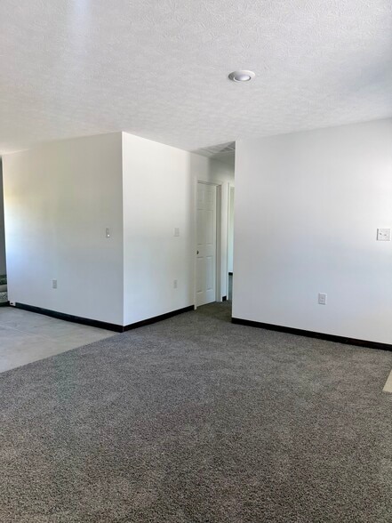 Building Photo - 404 Locust St